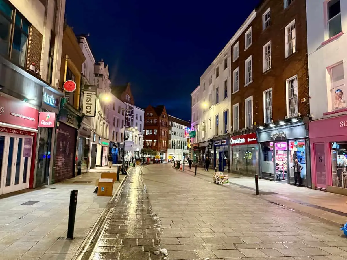 A peaceful Grafton Street in Dublin at night